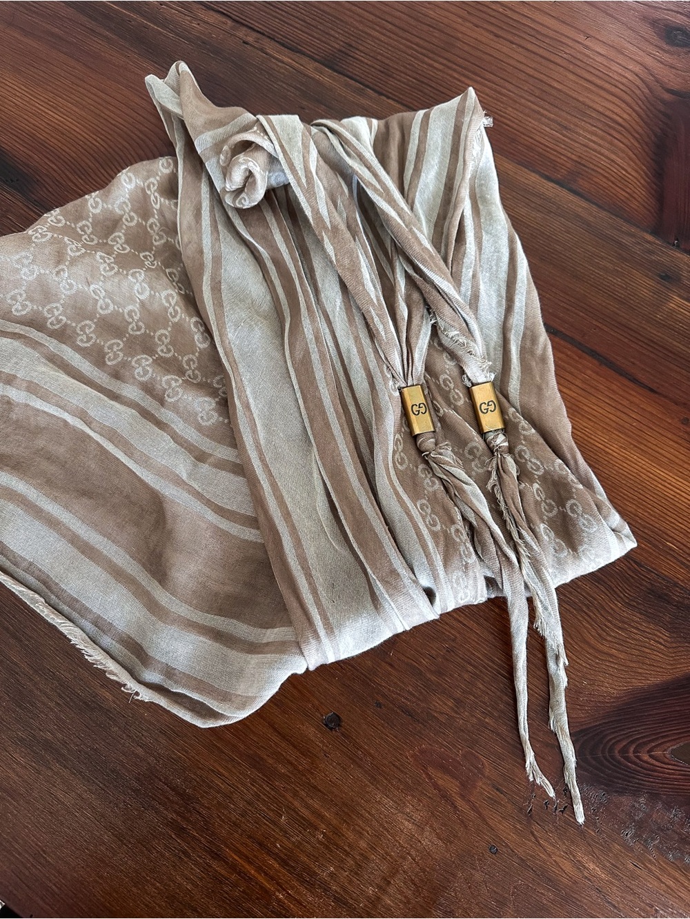 Gucci GG Monogram Oversized Stole Shawl Wool Silk Beige Gold Charms Made Italy